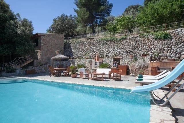 Villa Fabulous Rustic Set On Mountain With Unique Views