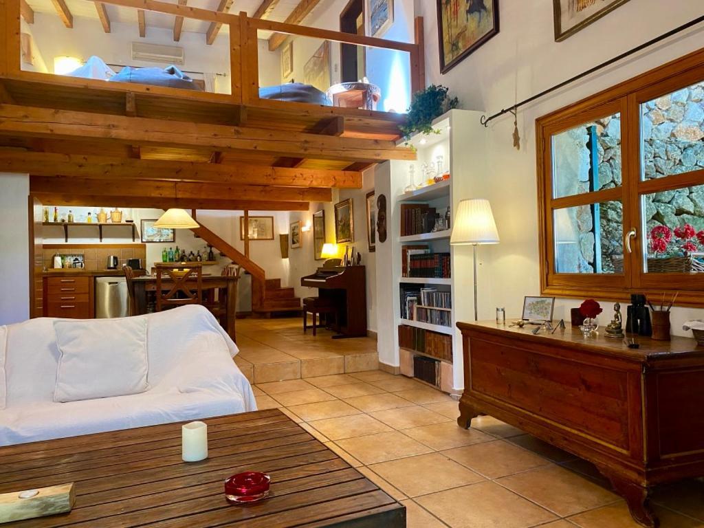Fabulous Rustic Set On Mountain With Unique Views * Valldemossa (Mallorca)